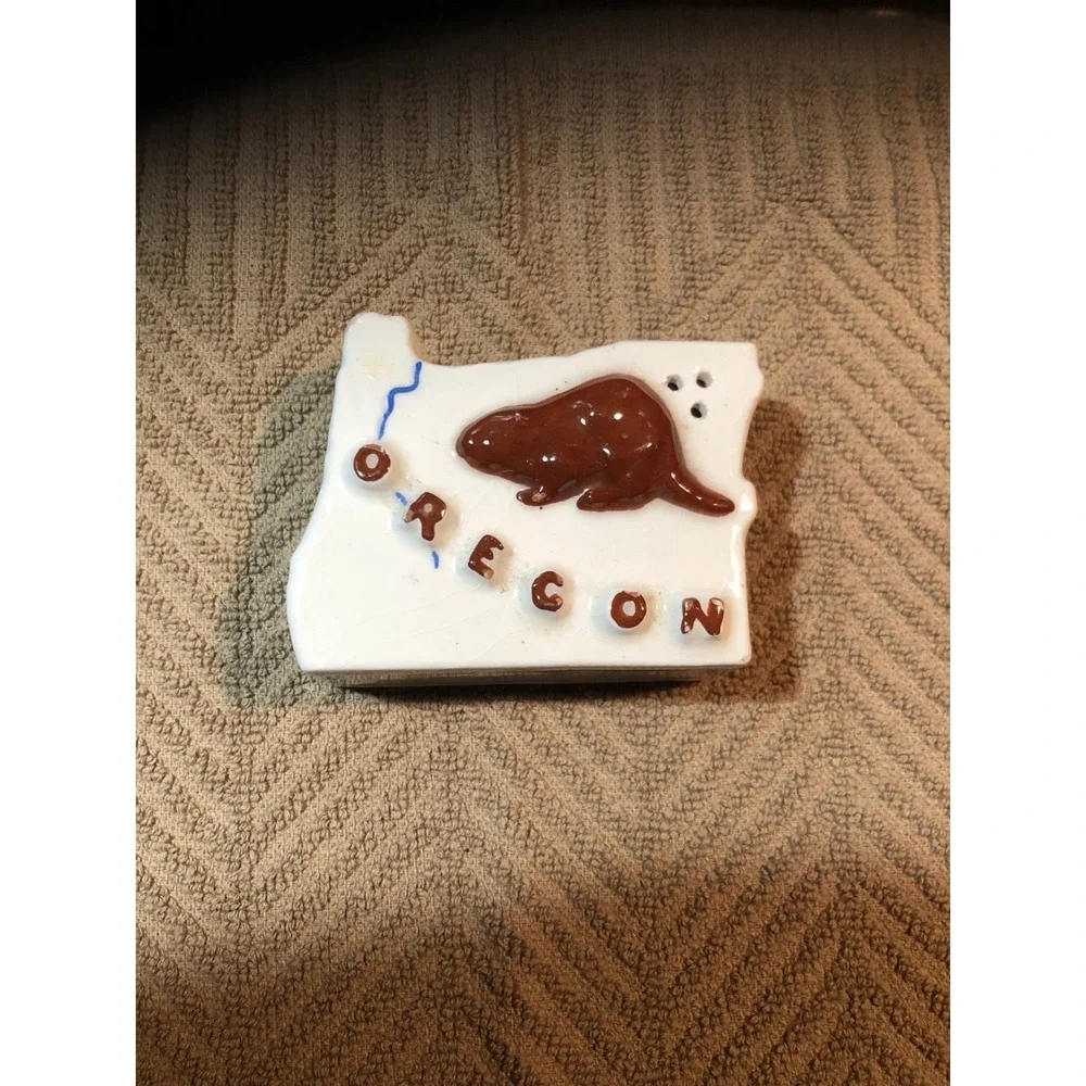 Vintage Parkcraft OREGON State Shaped Salt or Pepper Shaker